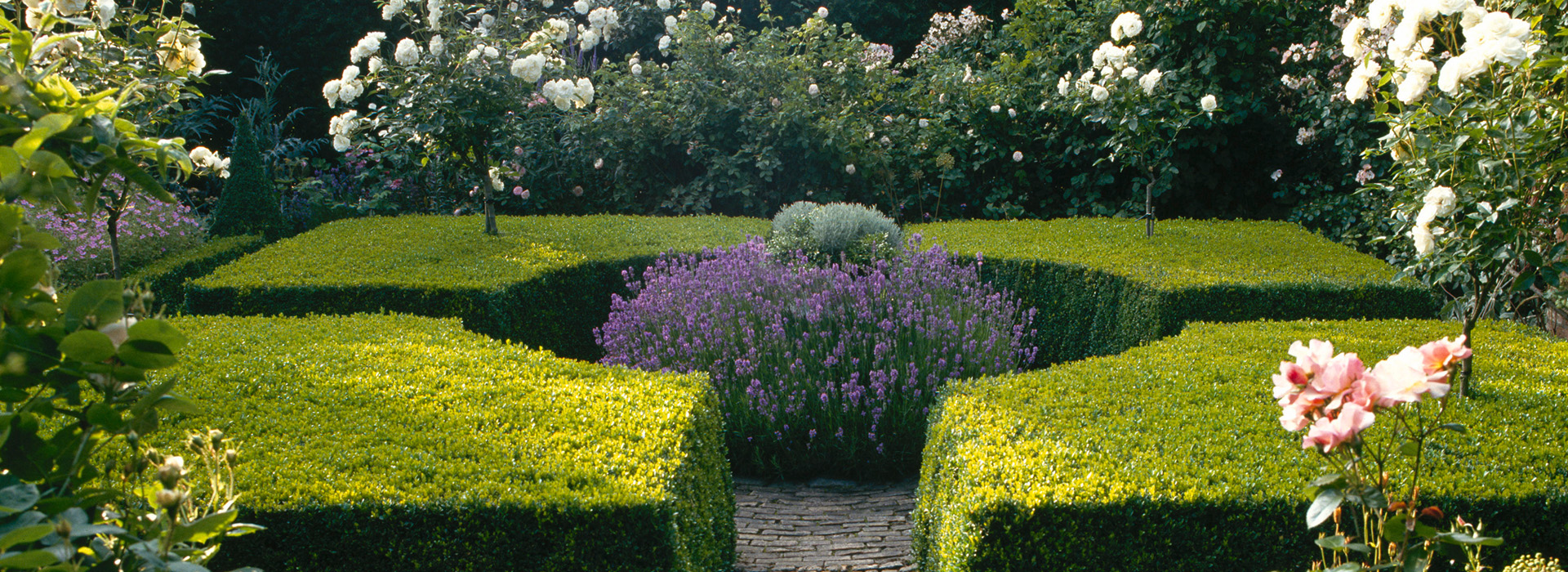 Unsere Leistungen im Gartenbau deeg GaLaBau Hof